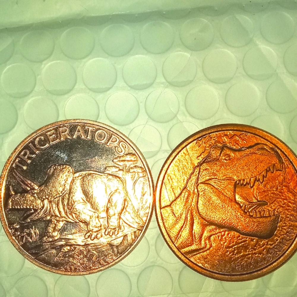 2x 1oz copper rounds triceratops and t-rex dinosaur designed copper rounds